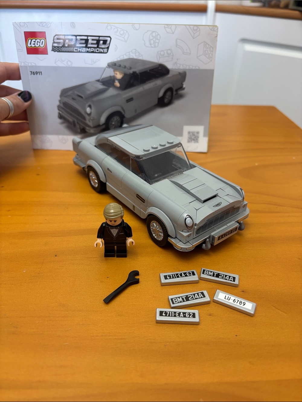 LEGO Speed Champions Light Gray Aston Martin-Style Classic Car